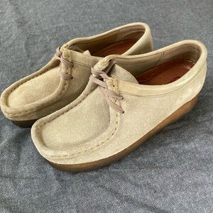 Clarks originals Wallabees sand suede Women’s size 6